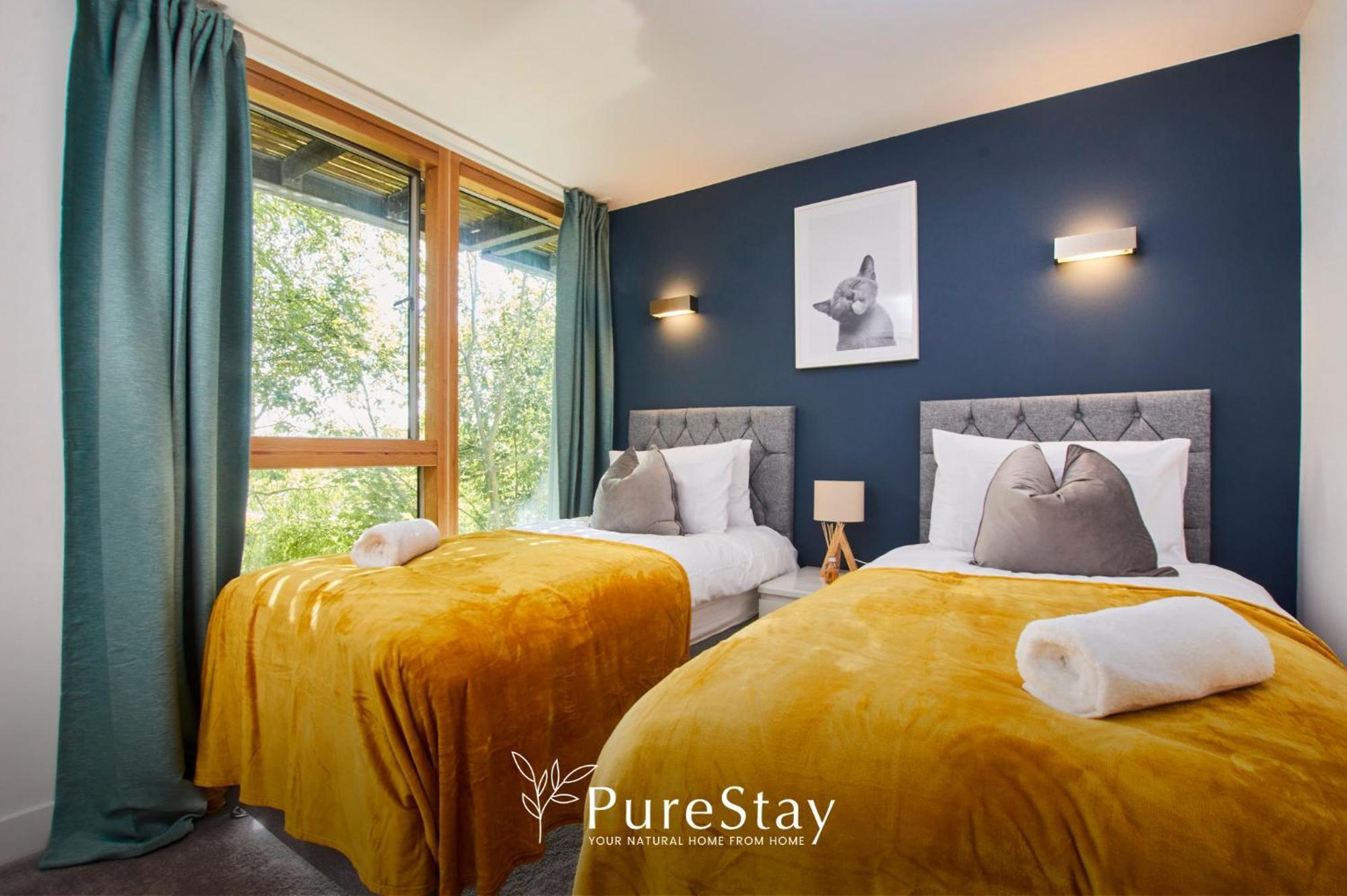 Beautiful Four Bed House By Purestay Short Lets & Serviced Accommodation Coventry With Parking Exterior photo
