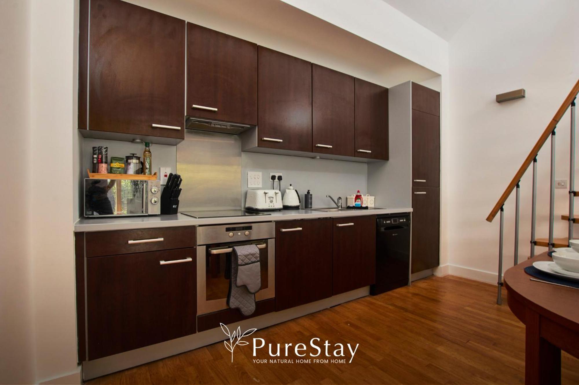 Beautiful Four Bed House By Purestay Short Lets & Serviced Accommodation Coventry With Parking Exterior photo