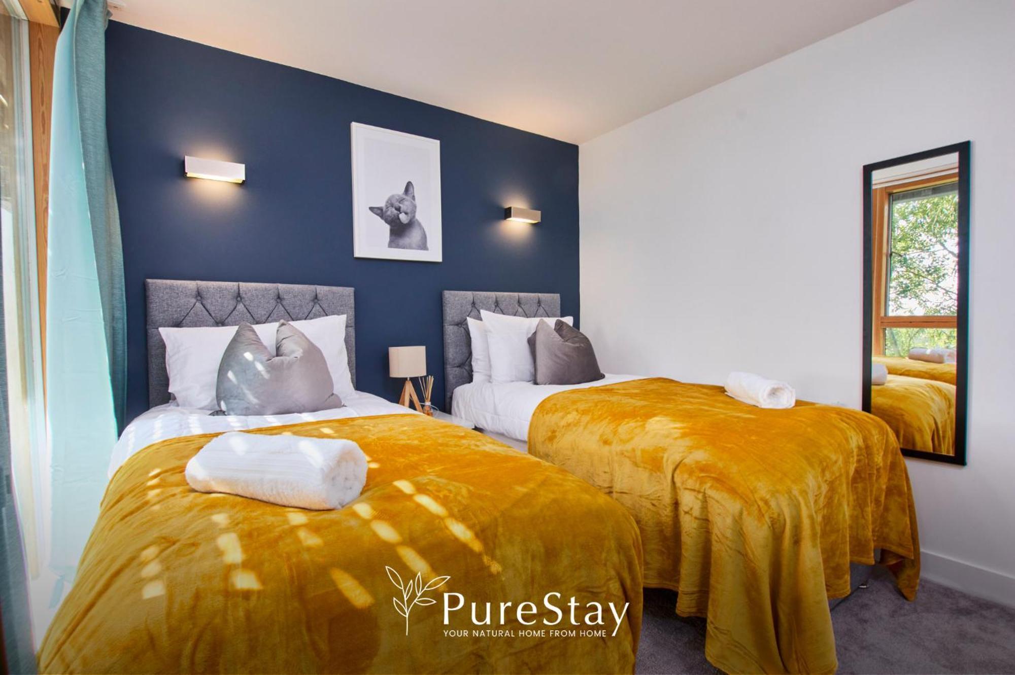 Beautiful Four Bed House By Purestay Short Lets & Serviced Accommodation Coventry With Parking Exterior photo